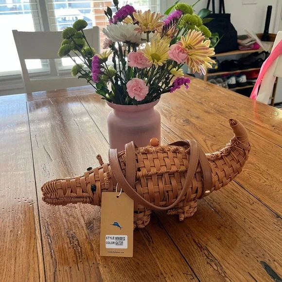 NWT- Tommy Bahama Tan Crocodile Woven Bag - Picture 5 of 7